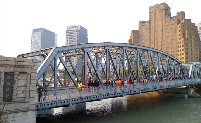 上海人的记忆里始终保留着这么一座百年老桥.